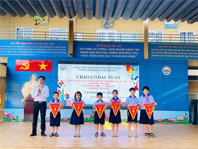 🇻🇳 CHÀO CỜ ĐẦU TUẦN - CHÀO MỪNG KỶ NIỆM 95 NĂM NGÀY THÀNH LẬP HỘI LIÊN HIỆP PHỤ NỮ VIỆT NAM - 15 NĂM NGÀY PHỤ NỮ VIỆT NAM 20/10 🇻🇳 🌻 Sáng ngày 20 tháng 10 năm 2025, trường Tiểu học Nguyễn Khuyến tổ chức tuyên truyền Kỷ niệm 95 năm Ngày thành lập Hội Liên hiệp Phụ nữ Việt Nam và 15 năm Ngày Phụ nữ Việt Nam 20/10.