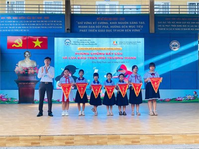 🌻🌻SINH HOẠT DƯỚI CỜ TUẦN 12 - CHUYÊN ĐỀ GIÁO DỤC KỸ NĂNG SỐNG PHÒNG CHỐNG BẮT CÓC VÀ LỪA ĐẢO TRÊN MÔI TRƯỜNG MẠNG🌻🌻🌻 🌻Sáng ngày 24 tháng 11 năm 2025, Trường Tiểu học Nguyễn Khuyến phối hợp với Công ty Cổ phần phát triển Giáo dục quốc tế GAIA tổ chức chuyên đề Giáo dục Kỹ năng sống phòng chống bắt cóc, lừa đảo trên môi trường mạng.