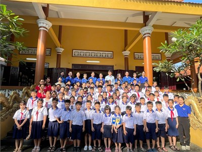 THAM GIA HOẠT ĐỘNG NGOẠI KHÓA TẠI NHÀ TRUYỀN THỐNG TÂN THỚI NHẤT- NÔNG TRẠI HAPPY FARM Nhân dịp kỷ niệm 81 năm Ngày thành lập Quân đội Nhân dân Việt Nam (22/12/1944 - 22/12/2025) . Sáng ngày 05/12/2025 Trường Tiểu học Nguyễn Khuyến tổ chức cho học sinh đi tham quan học tập ngoại khóa tại Nhà truyền thống Tân Thới Nhất– Happy Farm.