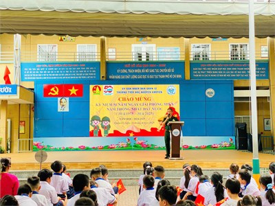 CHÀO MỪNG KỶ NIỆM 50 NĂM GIẢI PHÓNG MIỀN NAM, THỐNG NHẤT ĐẤT NƯỚC (30/4/1975 - 30/4/2025) 🎊 Tròn 50 năm kể từ ngày miền Nam hoàn toàn giải phóng, non sông nối liền một dải, đất nước ta được hòa mình trong những tháng ngày tươi vui và tràn đầy hy vọng. Những gam màu của hòa bình đã lặng lẽ thấm vào từng nhịp sống - trên nền trời xanh biếc, dưới tán cây rợp bóng mát và trên những lá cờ đỏ sao vàng tung bay dọc khắp miền Tổ quốc. Bởi dù chiến tranh đã lùi xa, nhưng giá trị của hòa bình vẫn luôn sống mãi trong từng khoảnh khắc đời thường của người Việt Nam hôm nay.