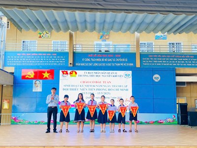 SINH HOẠT CHÀO MỪNG KỶ NIỆM 84 NĂM NGÀY THÀNH LẬP ĐỘI TNTP HỒ CHÍ MINH (15/5/1941-15/5/2025) - TUYÊN DƯƠNG GƯƠNG CHÁU NGOAN BÁC HỒ CẤP QUẬN Sáng ngày 12/5/2025, Liên đội tổ chức ôn truyền thống Ngày thành lập Đội (15/5/1941-15/5/2025), Trường Tiểu học Nguyễn Khuyến đã tổ chức sinh hoạt Chào mừng kỷ niệm 84 năm Ngày thành lập Đội Thiếu niên Tiền phong Hồ Chí Minh
