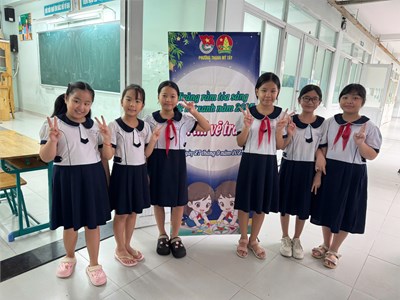 Tham gia hội thi vẽ tranh “trăng rằm tỏa sáng ước mơ xanh”