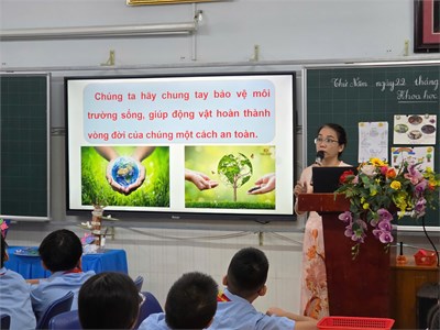 Thao giảng trường môn Khoa học lớp 5. Bài: Sự lớn lên và phát triển của động vật (tiết 2)